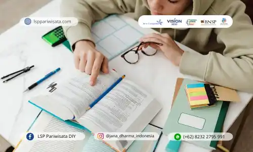 universitas yang ada jurusan pariwisata