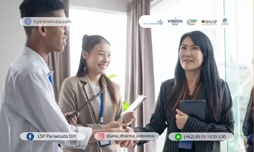 manajer humas destinasi