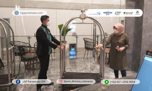 Sertifikasi Bellboy dalam Bidang Hotel dan Restoran Terbaik dari LSPP Jana Dharma Indonesia Jogja