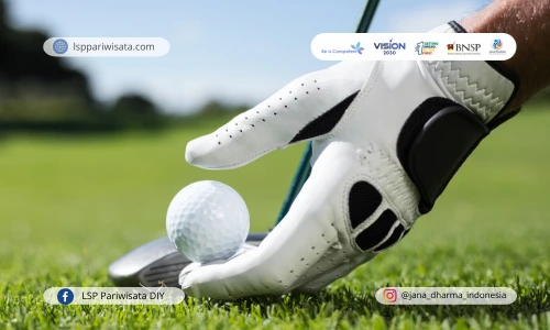 Suka Main Golf? Kamu Bisa Berkarir Juga Lho dengan Sertifikasi Porter Golf