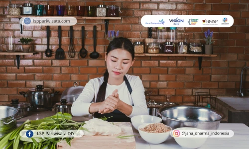 Menyediakan Sertifikasi Commis Chef untuk karir F&B