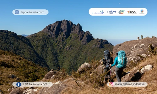 Layanan jasa Sertifikasi Pemandu Wisata Gunung Trekking